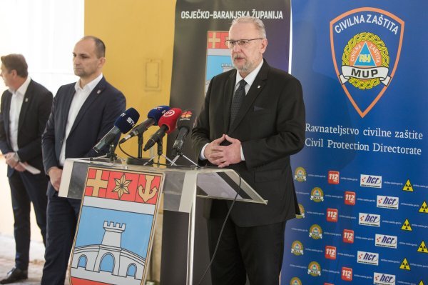 Osijek: Davor Božinović sastao se s kriznim stožerom Osječko-baranjske županije