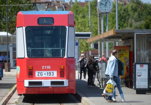 U čast vatrogascima u promet pušten posebno oslikan tramvaj