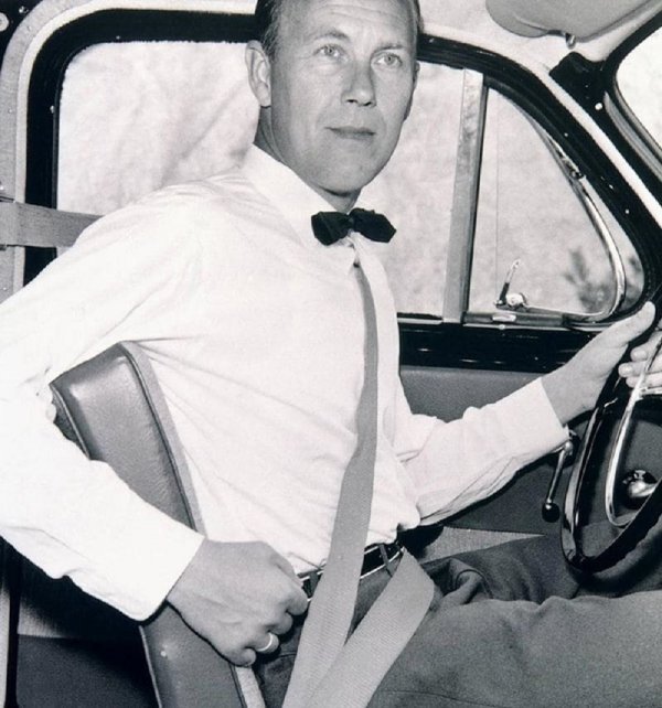 Na planeti je malo ljudi koji su spasili toliko života kao inženjer Volva Nils Bohlin - uveo je 1959. sigurnosne pojaseve u tri točke u serijsku proizvodnju modela PV544