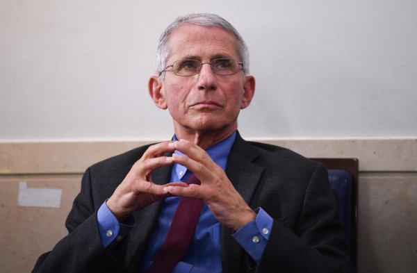 Anthony Fauci, vodeći američki stručnjak za zarazne bolesti i član Radne skupine za koronavirus Bijele kuće, smatra da nas čekaju 'loša jesen i loša zima'