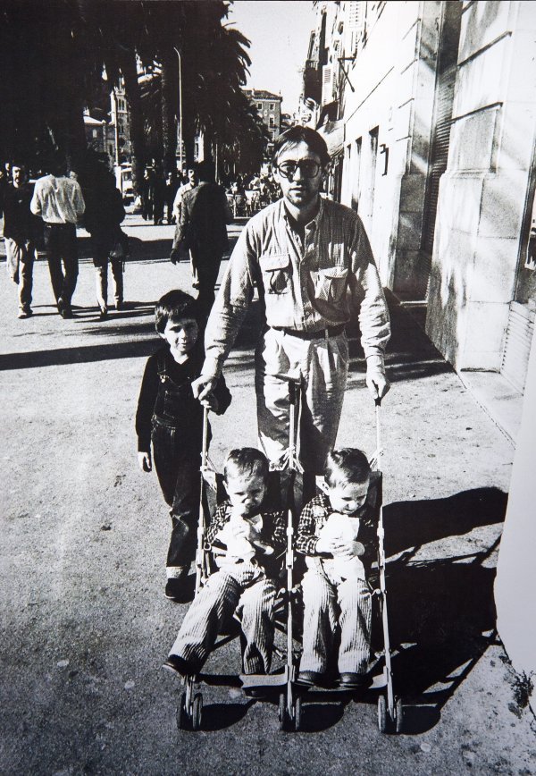 Oliver Dragojević sa sinovima