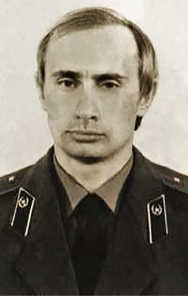 Vladimir Putin u uniformi KGB-a