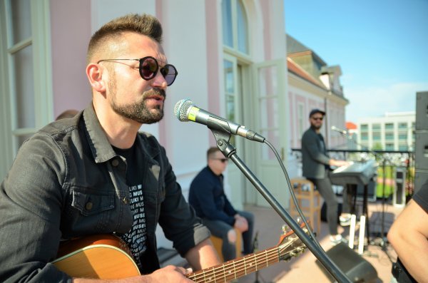 "Slučajni" koncert na najljepšoj pozornici grada Virovitice