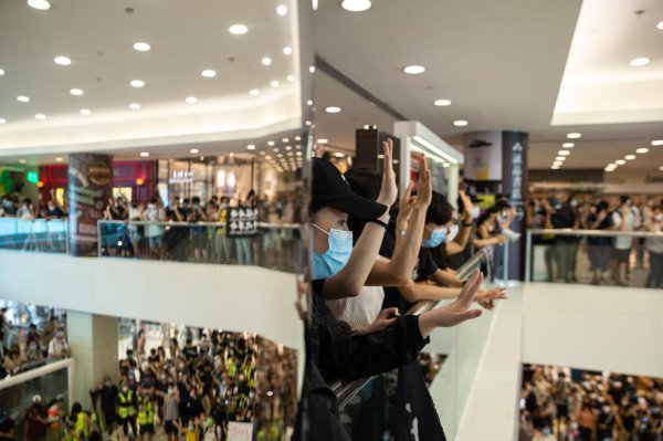Prosvjed u šoping centru u Hong Kongu