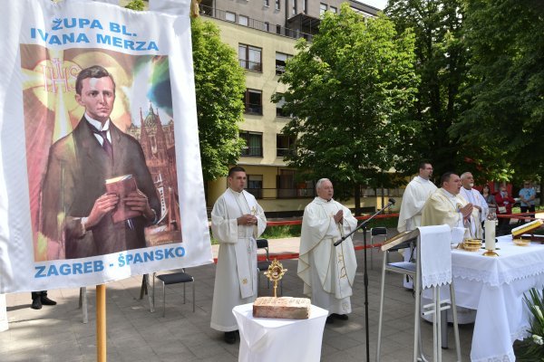 Zagreb: Misa na otvorenom Župe blaženog Ivana Merza i na mjestu buduće crkve