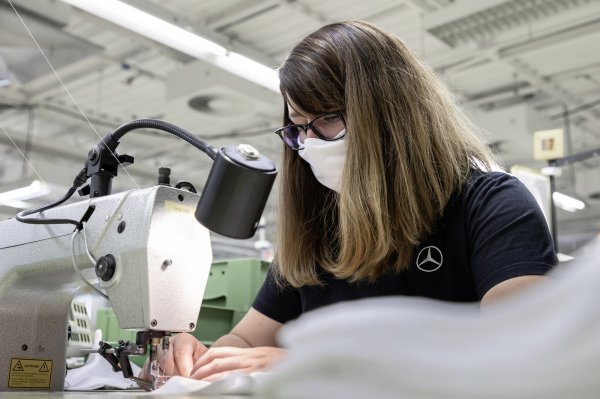 Odjel Mercedes-Benza, dizajnerska manufaktura u Sindelfingenu proizvodi ekskluzivne zaštitne maske