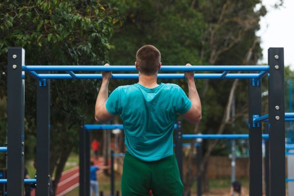 Zadar - Građani nakon popuštanja mjera opreza vježbaju na otvorenom djelu sportsko-rekreativnog centra Višnjik