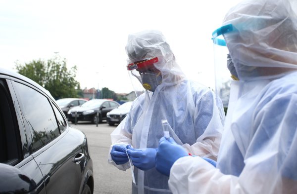 Drive-in testiranje prve momčadi Dinama na virus Covid-19