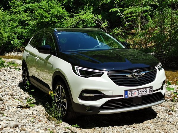 Opel Grandland X Hybrid4