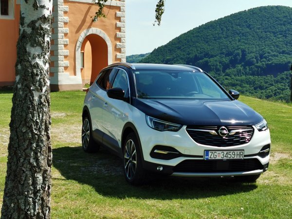 Opel Grandland X Hybrid4