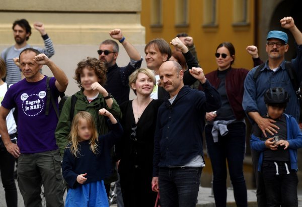 Zagreb: Mile Kekin s obitelji sudjelovao u prosvjednoj akciji na Trgu svetog Marka