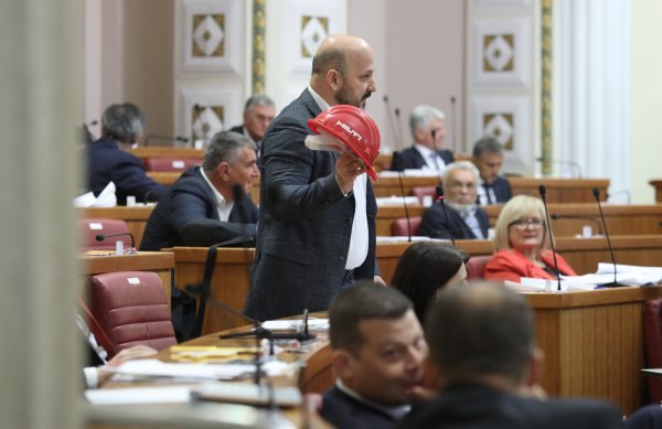 Gordan Maras u Saboru