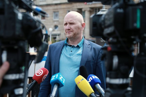 Zastupnik Gradske skupštine Grada Zagreba Renato Petek u tramvaju broj 5 stigao je na trg