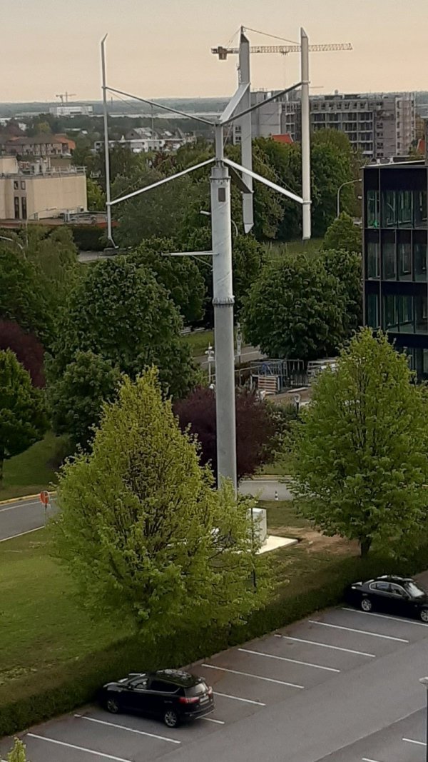 Toyota je nedavno postavila vjetroturbinu ispred svojih zgrada u Bruxellesu, Belgija