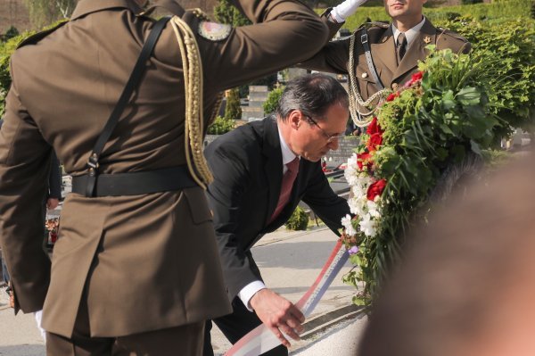Povodom Dana hrvatske vojske na Mirogoju položeni vijenci