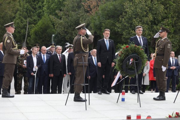 Polaganjem vijenaca na groblju Mirogoj obilježen Dan državnosti