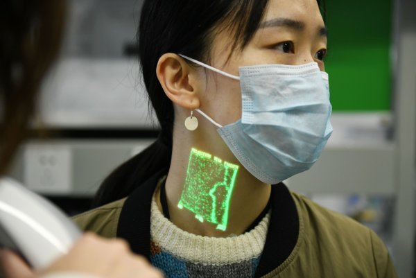 Kineska tvrtka osmislila je infracrveni vaskularni snimač koji pokazuje potkožnu krvnu žilu na površini kože