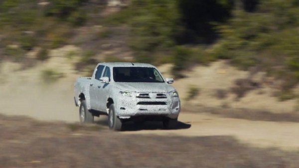 Fernando Alonso testira novu Toyotu Hilux