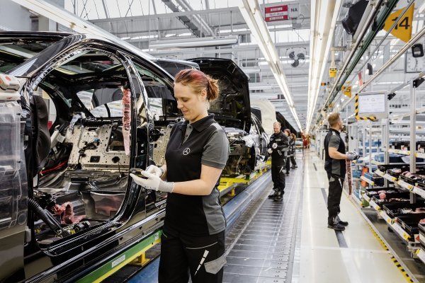 Sastavljanje S-klase u tvornici Mercedes-Benza u Sindelfingenu, Njemačka