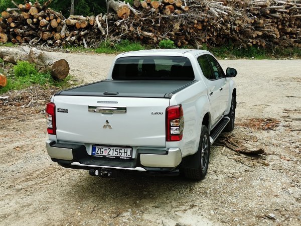 Mitsubishi L200 DOUBLE CAB MT (MY 20) INSTYLE