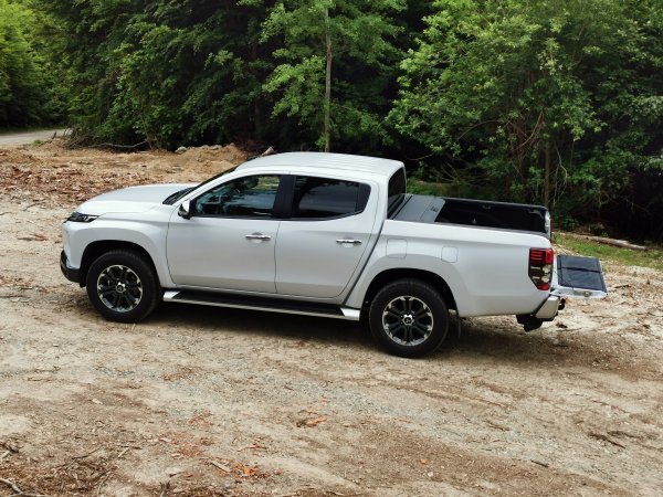 Mitsubishi L200 DOUBLE CAB MT (MY 20) INSTYLE