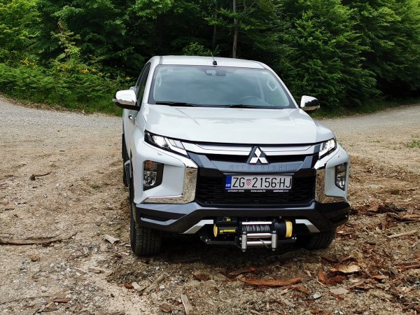 Mitsubishi L200 DOUBLE CAB MT (MY 20) INSTYLE