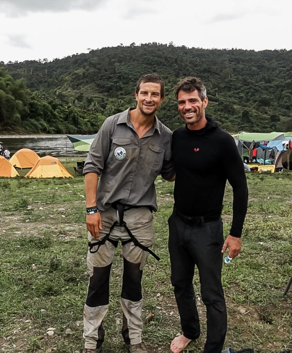 Mike Saran i Bear Grylls, autor TV emisije „Preživjeti u divljini“ na Fiji Eco Challenge utrci