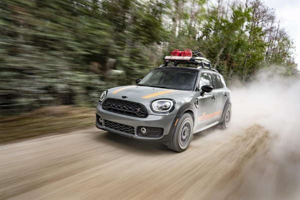 MINI Countryman powered by X-raid