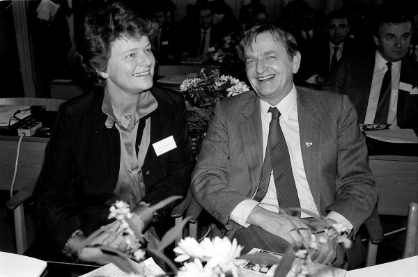 Švedski premijer Olof Palme četiri tjedna prije ubojstva s norveškom premijerkom Gro Harlem Bruntlund