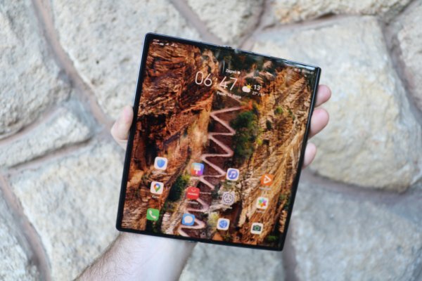 Huawei Mate Xs - fotografije uređaja