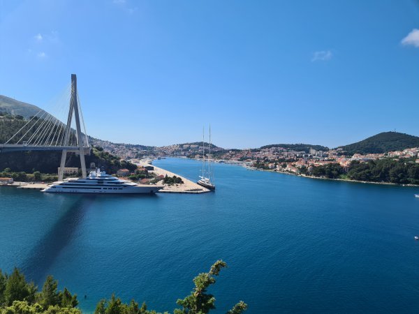 Superjahta – jedrilica 'Aquijo' u Gružu