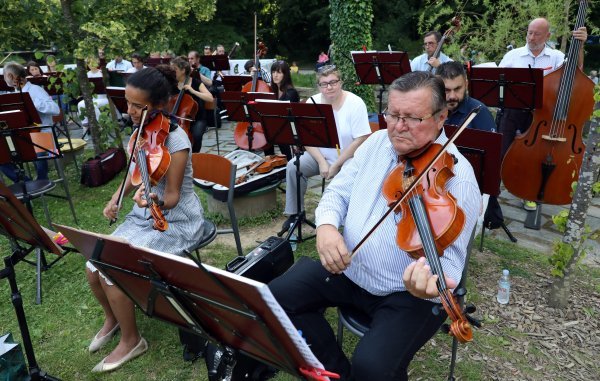 Zagreb: Zagrebačka filharmonija na Labuđem otoku povodom 95. rođendana parka Maksimir