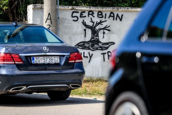 Zagreb: Sramotna poruka mržnje prema Srbima osvanula je tik uz dječje igralište