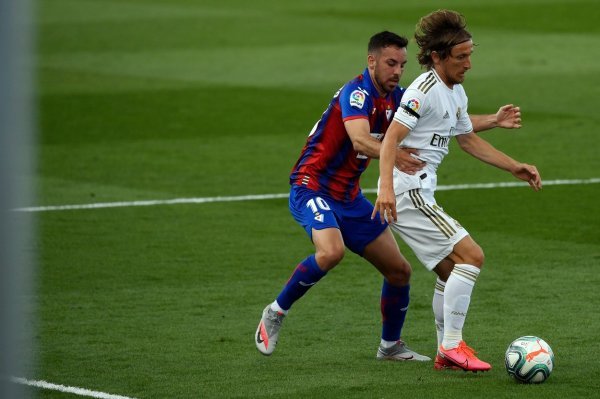 Real Madrid (Luka Modrić) - Eibar (Edu Exposito)