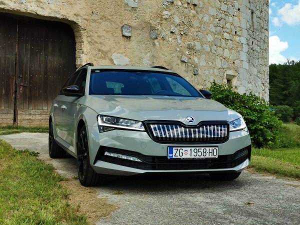 Superb iV Combi SportLine 1.4 TSI DSG PHEV