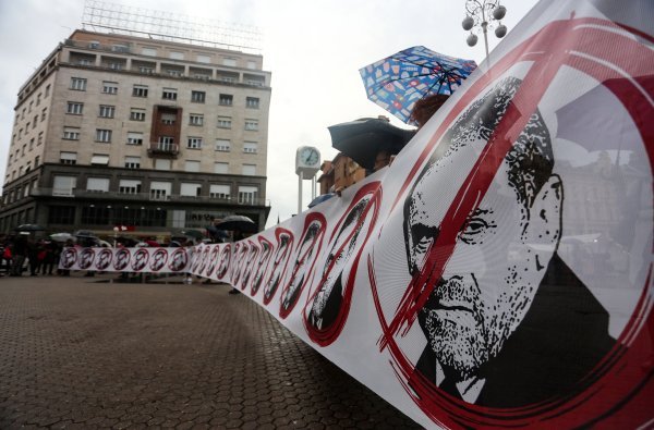 Zagreb: Prosvjedno okupljanje 'Zagreb u epicentru' na Trgu bana Jelačića