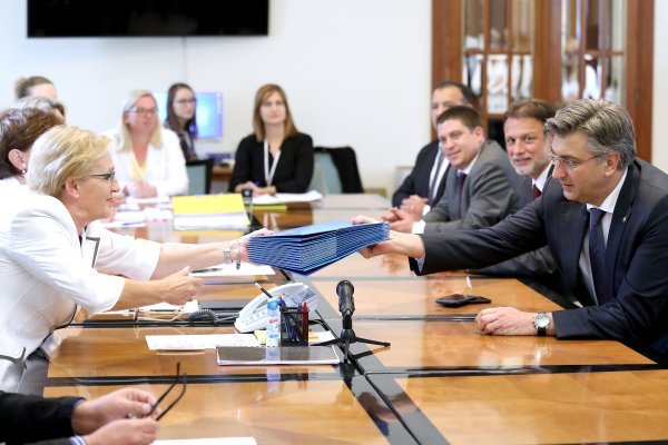 Andrej Plenković predao liste HDZ-a