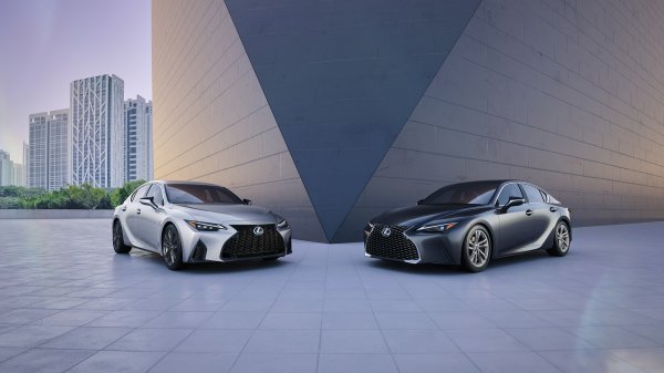 Lexus IS (2021.)