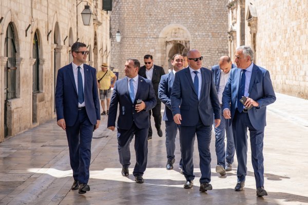 Ministar Vili Beroš došao na sastanak sa Stožerom civilne zaštite