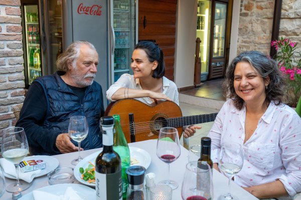 Rade Šerbedžija s obitelji uživao u festivalu "Fažana grad tihe muzike"