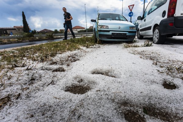 Grmljavinsko nevrijeme s tučom zahvatilo Kaštela