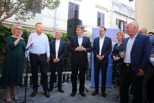 Andrej Plenković posjetio Šibenik i družio se sa gradonačelnikom i županom