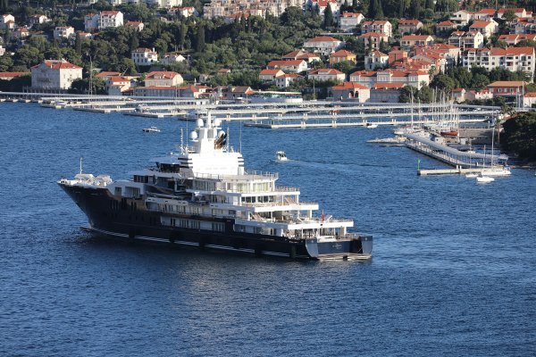 Dubrovnik: Luksuzna jahta Ulysses uplovila u luku Gruž