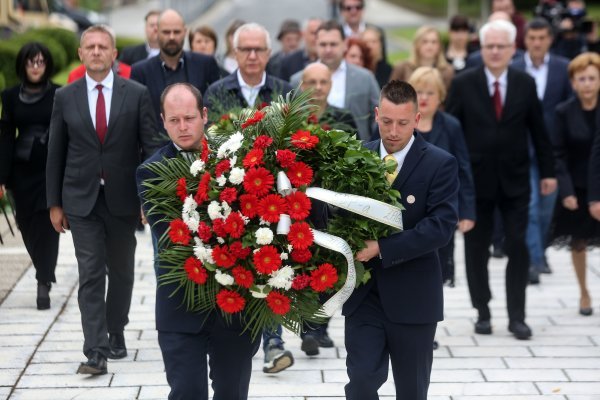 Zagreb: Restart koalicija položila vijence povodom obilježavanja dana antifašističke borbe