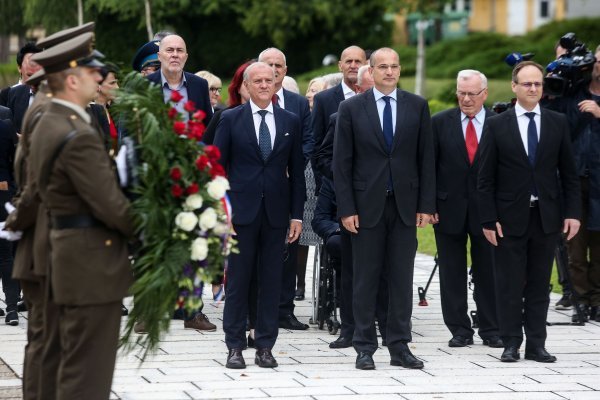 Orsat Miljenić na Mirogoju položio vijence povodom obilježavanja dana antifašističke borbe