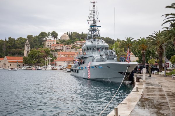 Cavtat: Predsjednik Zoran Milanović brodom ratne mornarice otišao u posjet Crnoj Gori