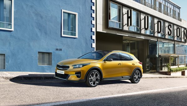 KIA xCeed iz obitelji modela Ceed s novim 'EcoDynamics +' inačicama, a pokreće ih 1.6-litreni CRDi dizelski motor i blago hibridni sustav