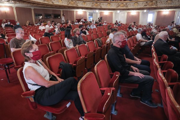 U HNK održana je premijera predstave 'Kafka na žalu'.