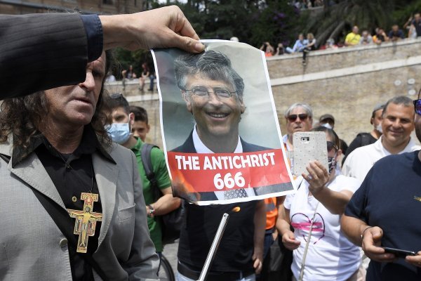 Da je Bill Gates antikrist, smatraju i protuvladini demonstranti u Italiji