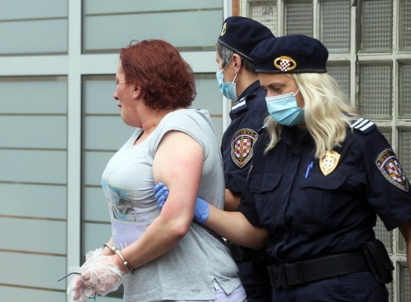 Varaždin: Smiljana Srnec odlazi u suzama nakon što je osuđena za ubojstvo sestre